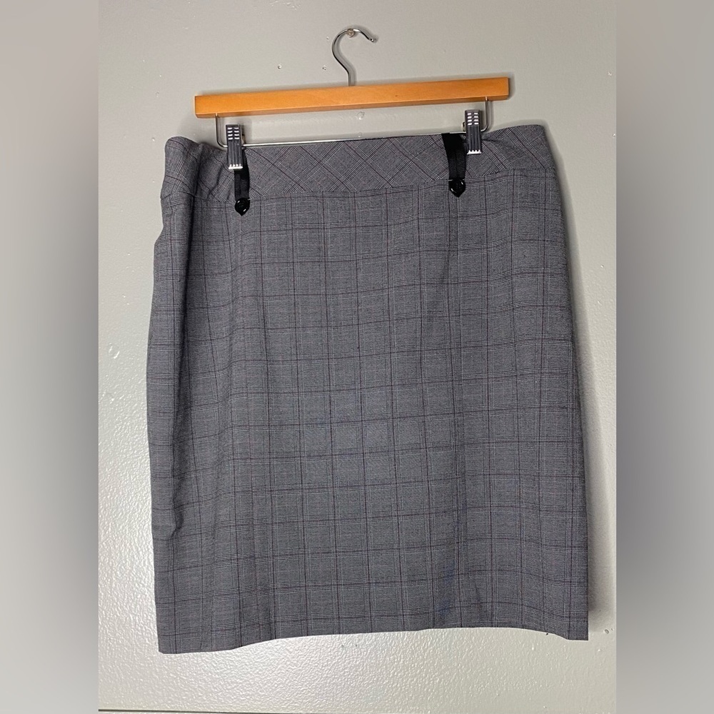 LUXE Womens size 14 Gray pinstripe plaid skirt with zipper back closure